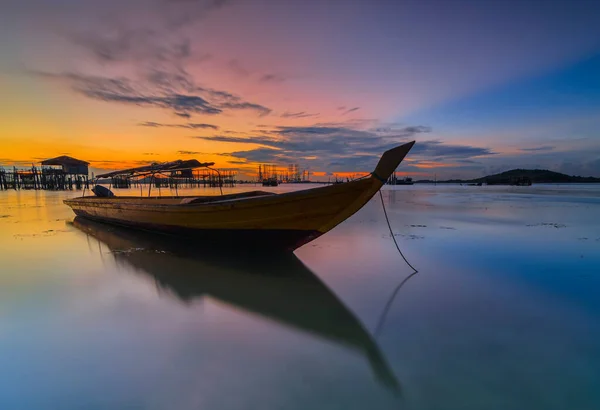 Bellezza Tramonto Barca Tradizionale Nel Villaggio Pescatori Batam Island — Foto Stock