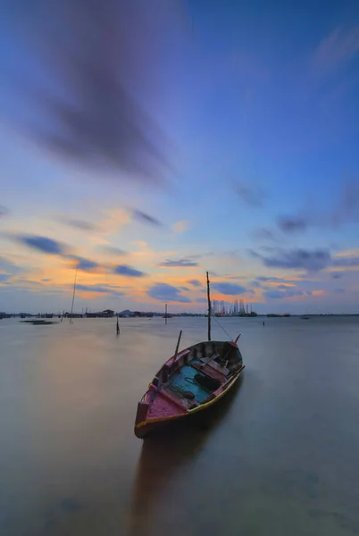 Krásný Západ Slunce Tradiční Loď Rybářské Vesnici Batam Island — Stock fotografie