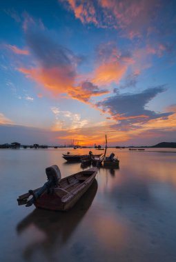 Geleneksel Tekne Gün batımında