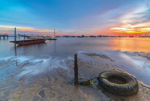 Geleneksel Tekne Gün Batımında — Stok fotoğraf