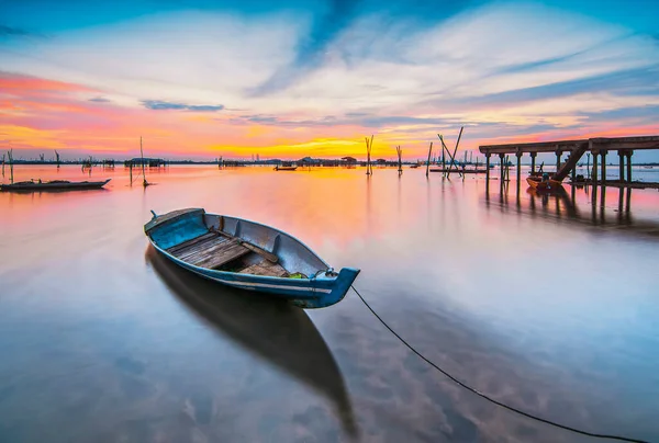 Traditional Boat Sunset Moment — Stock Photo, Image