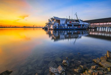 Mescid Raya Batam Şehri, Batam ada sakinlerinin cami gururu.