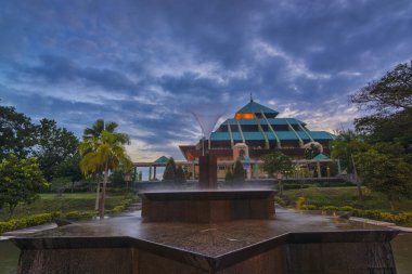 Mescid Raya Batam Şehri, Batam ada sakinlerinin cami gururu.