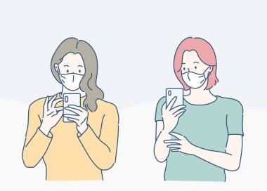 Genç bir kadın ameliyat maskesiyle korunurken akıllı telefon kullanıyor. İnce çizgi şeklinde çizilmiş el, vektör çizimleri.