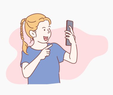 Küçük kız akıllı telefon kullanıyor, telefon mesajını gördüğüne çok sevindi. İnce çizgi şeklinde çizilmiş el, vektör çizimleri.