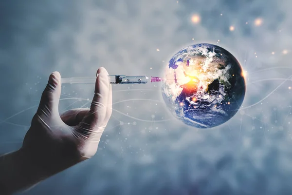 Bilim adamları Dünya gezegeninin onarımı ve kardiyopulmoner resüsitasyonu için aşı yaptılar. Coronavirus Önleme Tıbbi Konsepti, NASA tarafından desteklenen bu görüntünün elementleri.