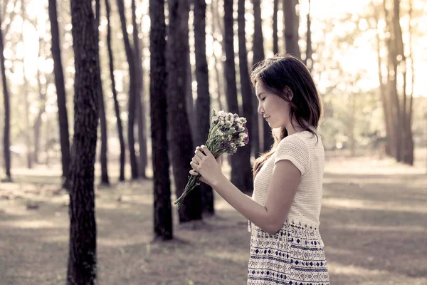 Young Asian Woman Flower Park Vintage Color Tone — Stock Photo, Image