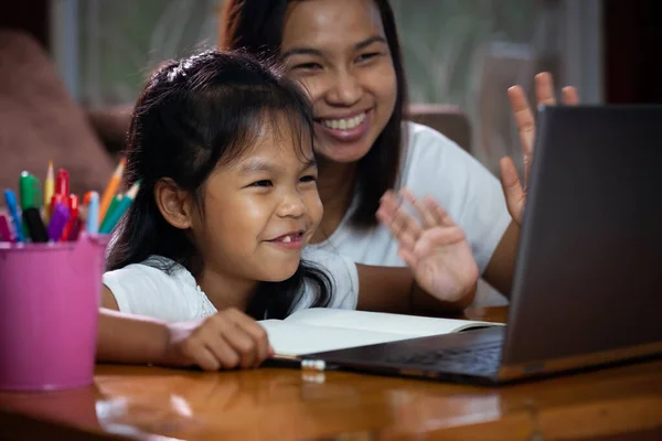 Asian Child Girl Using Notebook Learning Online Technology Her Mother — Stock Photo, Image