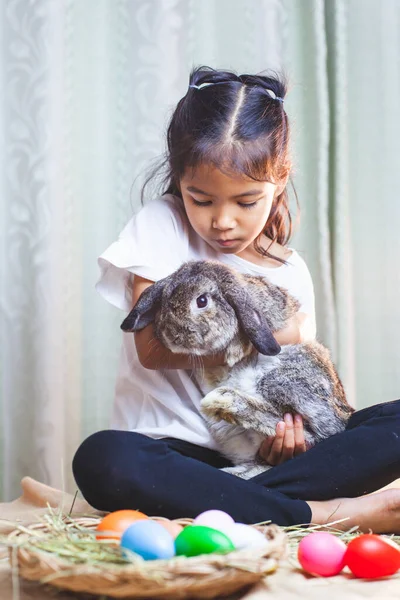 Schattig Aziatisch Kind Meisje Dragen Spelen Met Schattig Holland Lop — Stockfoto