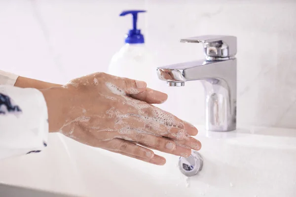 Women Washing Hands Antibacterial Soap Sanitizer Alcohol Gel Corona Covid — Stock Photo, Image