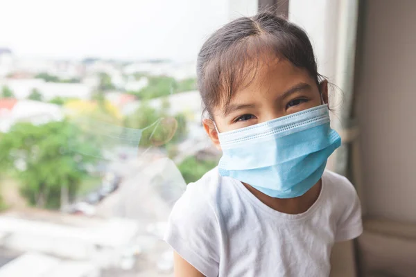 Menina Asiática Usando Máscara Proteção Ficar Casa Quarentena Coronavírus Covid — Fotografia de Stock