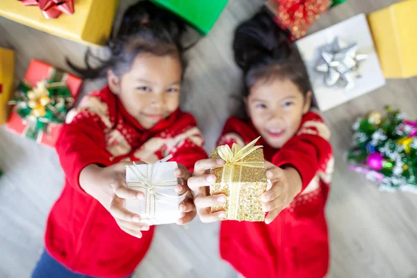 Two Cute Asian Child Girls Laying Floor Giving Gift Boxes — Stock Photo, Image