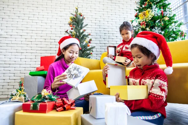 Cute Asian Child Girls Surprise Gift Helping Decorate Together Celebrate — Stock Photo, Image