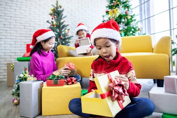 Cute Asian Child Girls Surprise Gift Helping Decorate Together Celebrate — Stock Photo, Image