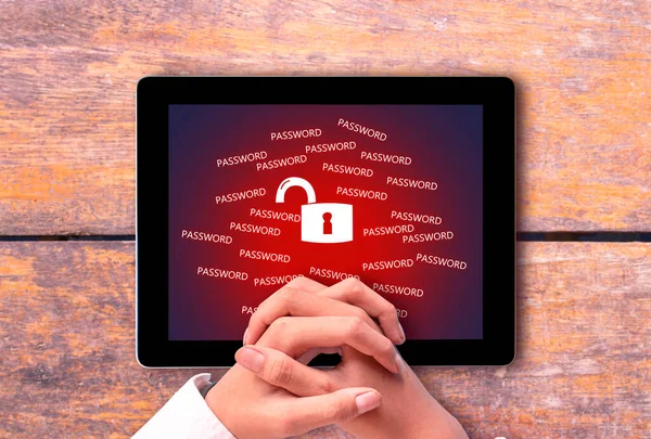 Siber dünyada tehlikeli bir hackerdır. Birçok kaynak internet dünyasında kolayca çalınabilir. 