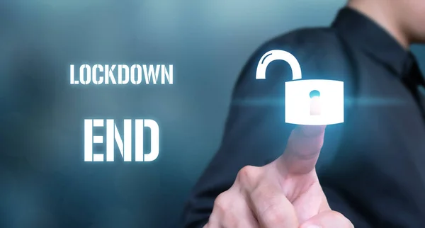 İşadamı sanal kilit simgesine dokununca tecridi 19. periyotta sonlandırmak anlamına geliyor. covid 19 kavramı, dörtte birlik kavramı durdur