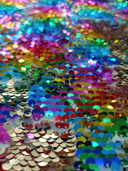 Lantejoulas multicoloridas. tecido arco-íris, tecido Paillette background.sparkling lantejoulas têxteis — Fotografia de Stock