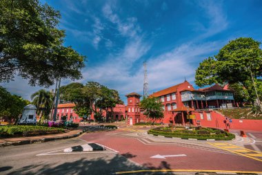Malacca, Malezya - 9 Haziran 2020: Malacca şehrindeki Banda Hilir 'de Stadthuys bina manzarası