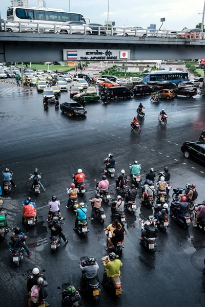 Thai Japanese Friendship Bridge Área Silom Intersection Com Tráfego Intenso — Fotografia de Stock