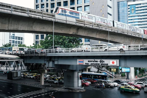 방콕에서 러시아워 시간에 체증이 Silom Intersection — 스톡 사진