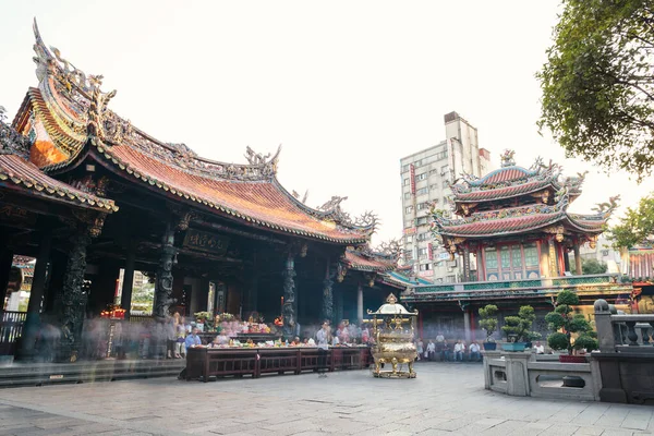龙山寺 台湾最有名的寺庙 — 图库照片