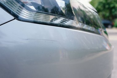 Araba parkında modern arabayı çizdim.