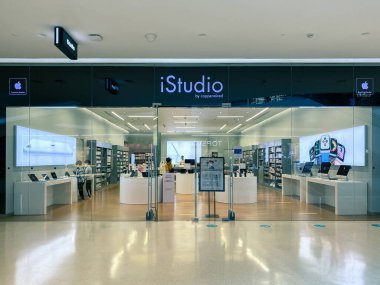 iStudio, Copperwire 'ın Apple premium shop' u, Merkez Büyükelçilikte, Bangkok, Tayland 'da Covid-19 durumu sırasında salgın gribi önleme prosedürüyle