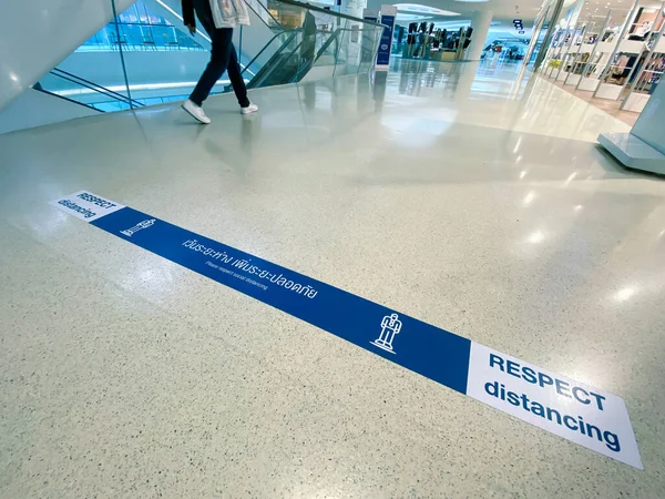 Tecken Respekt Distansering Golvet Central Embassy Bangkok Som Försiktighetsåtgärd Vid — Stockfoto