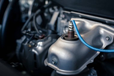 Modern araba motorunun ayrıntıları, Nehrin yukarısında oksijen sensörü - Nehrin aşağısında, alanın derinliği, motor bölmesinin kapağı