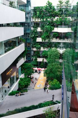 Emquartier Mağazası. Bu yer, Bangkok 'taki Emsphere ve EmSphere' deki eski film efektlerinden oluşuyor.