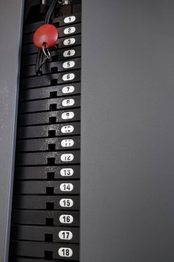 Ağırlık eğitim makinesinin ayrıntıları, alanın yüzeysel derinliği