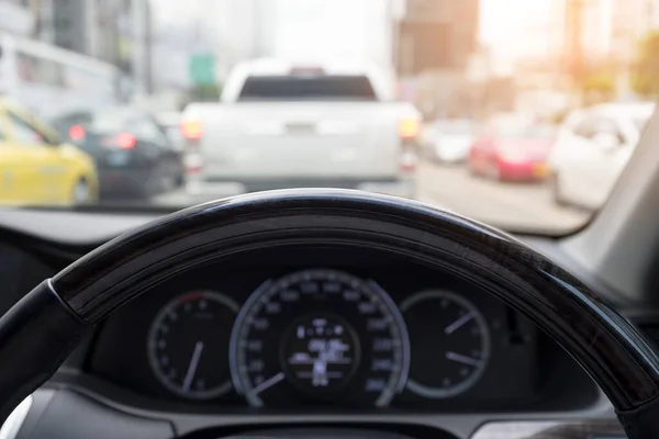 Blur Abstrak Dan Dashboard Mobil Defocused Dalam Lalu Lintas Dengan — Stok Foto