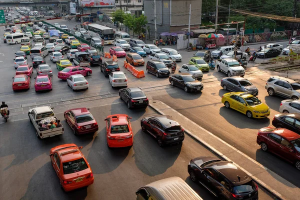 Hustý Provoz Během Dopravní Špičky Večer Bangkoku Thajsko — Stock fotografie