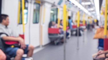 Soyut bulanıklık ve bulanık metro içi ve arka plan yolcuları, eski film görünüm etkisi