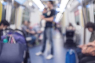 Soyut bulanıklık ve bulanık metro içi ve arka plan yolcuları, eski film görünüm etkisi