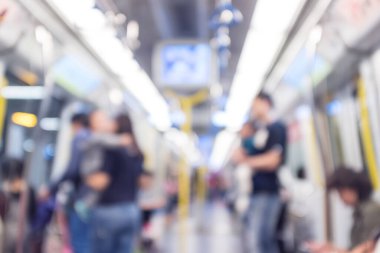 Soyut bulanıklık ve bulanık metro içi ve arka plan yolcuları, eski film görünüm etkisi