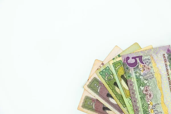 Imagen Conceptual Los Billetes Banco Saudíes Sobre Blanco — Foto de Stock