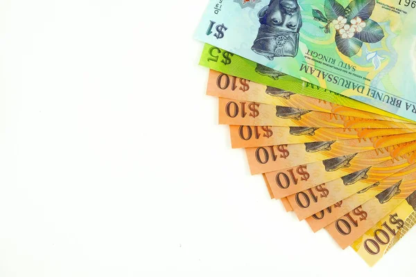 Крупный План Разноцветных Банкнот Брунейского Доллара Различной Стоимости 100 Поверх — стоковое фото