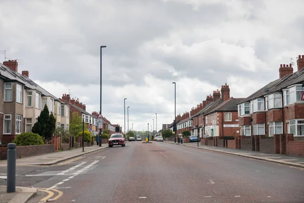 Newcastle / UK - 4 Mayıs 2020: Kuzeydoğu Chillingham Yolu 'ndaki tecrit hayatı gerçekten sessiz