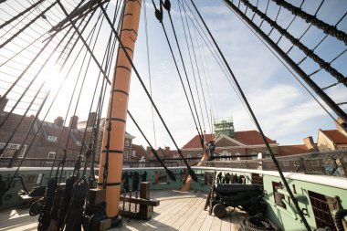 Hartlepool / UK - 11 Ekim 2019: Kraliyet Donanması Hartlepool Ulusal Müzesi. Uzun gemi güvertesi (Trincomalee)