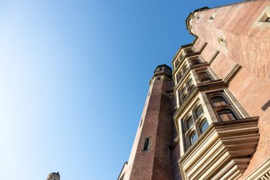 Newcastle on Tyne / UK - 8 Ocak 2020: Newcastle Üniversitesi Kraliyet Jübile Sergisi Kulesi