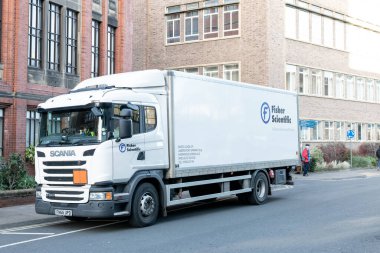 Newcastle on Tyne / UK - 8 Ocak 2020: dağıtım kamyonu Fisher Scientific
