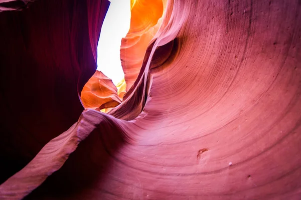 アリゾナ州アンテロープ キャニオンの素晴らしい形は — ストック写真