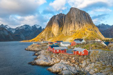 Norveç 'in Lofoten adalarında güzel bir balıkçı kasabası.