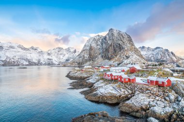 Norveç 'in Lofoten adalarında güzel bir balıkçı kasabası.