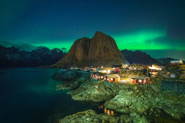 Καταπληκτική Σκηνή Βόρειου Φωτός Στο Reine Town Norway — Φωτογραφία Αρχείου