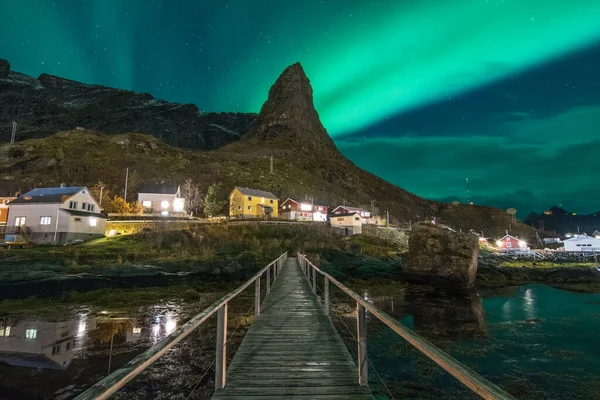 Niesamowita Scena Zorzy Polarnej Reine Town Norwegia — Zdjęcie stockowe