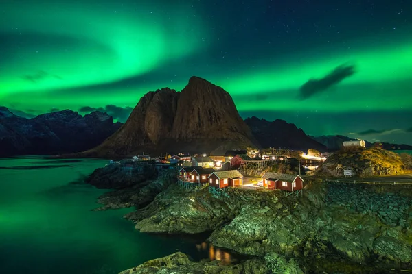 Καταπληκτική Σκηνή Βόρειου Φωτός Στο Reine Town Norway — Φωτογραφία Αρχείου