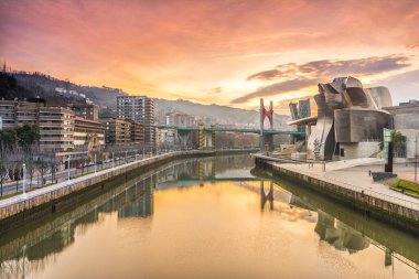 Bilbao, İspanya - 12 Şubat 2017: Modern ve çağdaş sanat Guggenheim Müzesi Sabah Görüşü