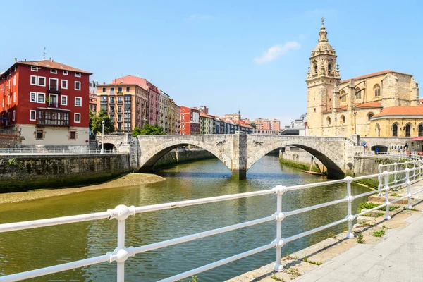 Vistas Del Casco Antiguo Bilbao Con Iglesia San Anton Fondo —  Fotos de Stock